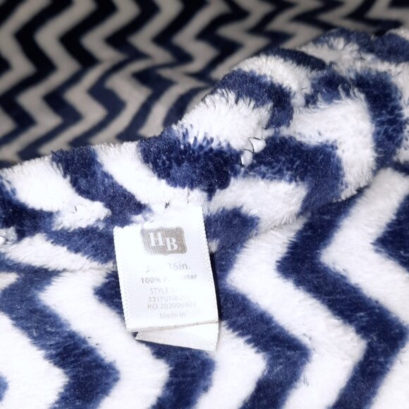 Hudson Baby HB Chevron Zig Zag Blue & White Security Lovey Blanket 30" X 36" - Picture 4 of 4